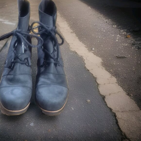 NEW Women's SOREL Addington Lace Up Waterproof Dark Fog Black Boot Sz 8.5 $275 - Picture 2 of 7